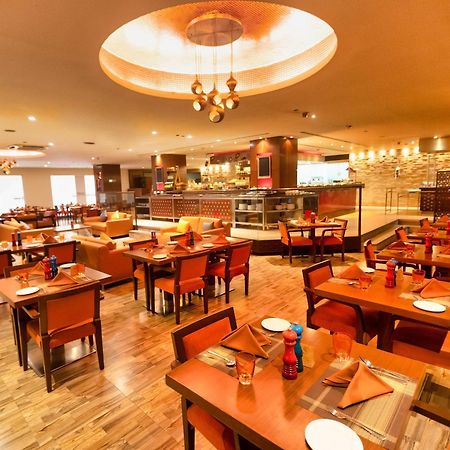 Hilton Garden Inn New Delhi/Saket Exterior foto