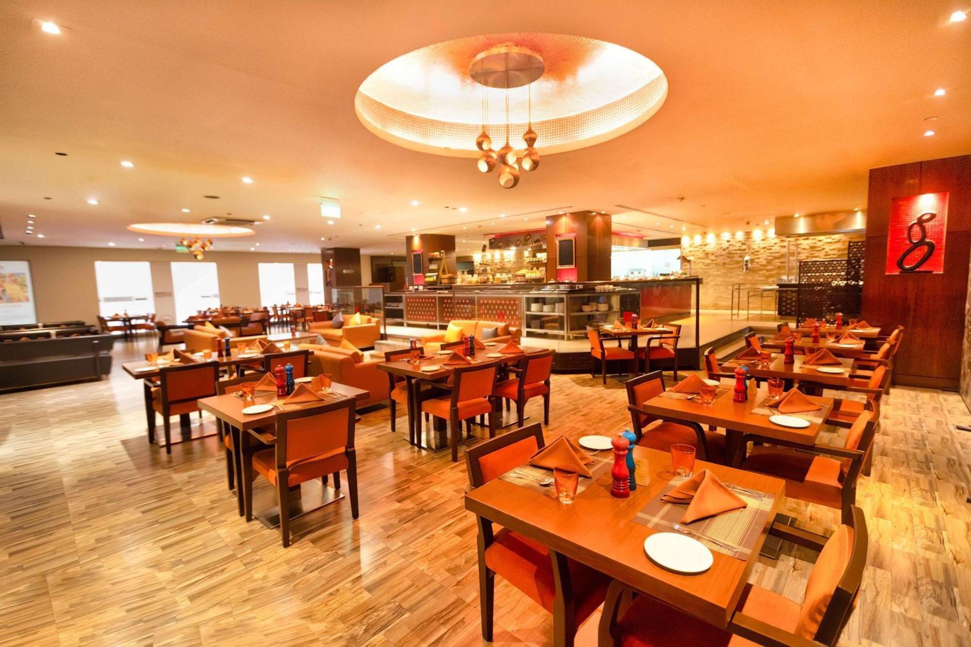 Hilton Garden Inn New Delhi/Saket Exterior foto