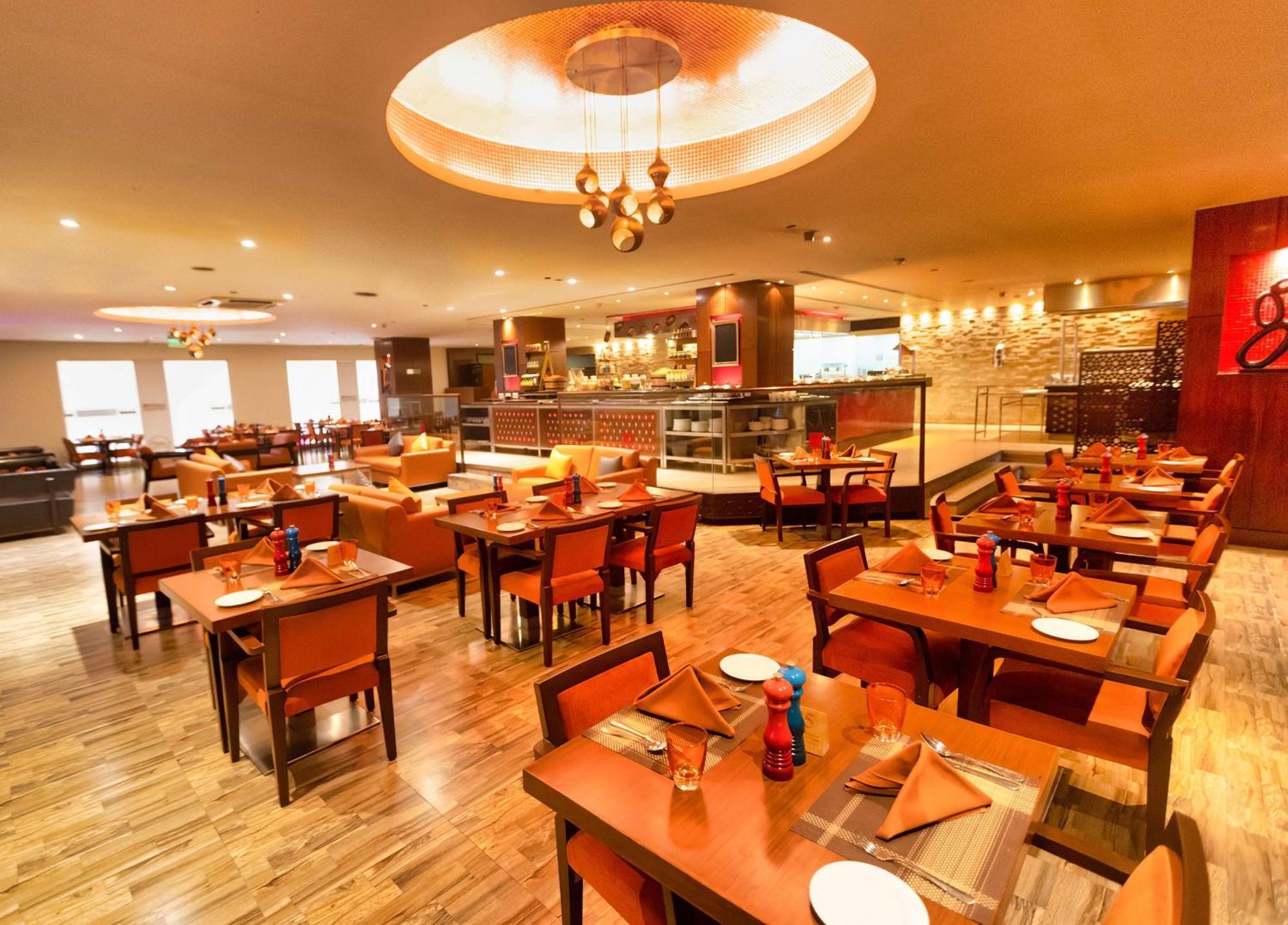 Hilton Garden Inn New Delhi/Saket Exterior foto
