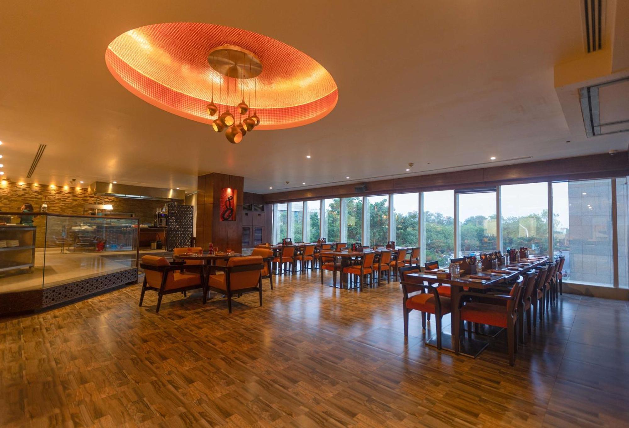 Hilton Garden Inn New Delhi/Saket Exterior foto